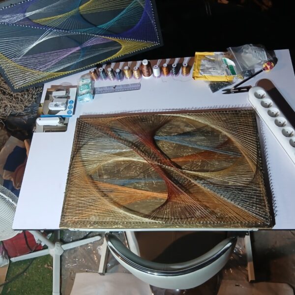 art filaire sur tableau bois recyclé
