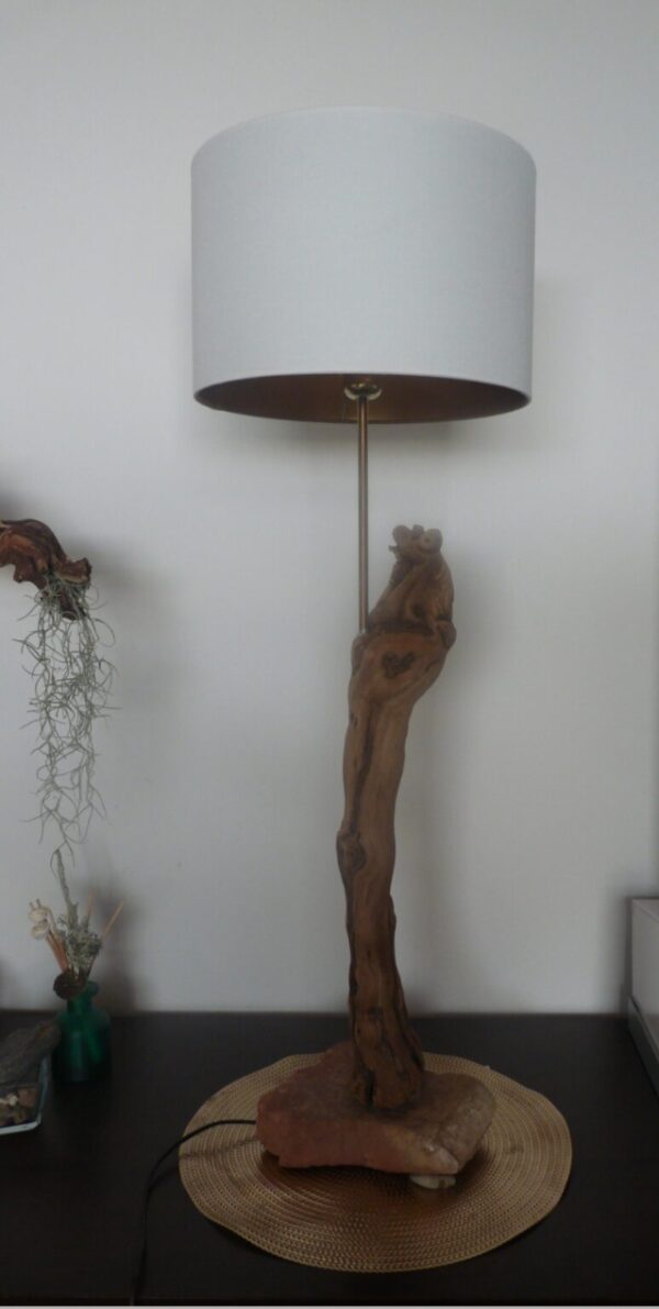 lampe en bois flotté avec abat jour recyclé (vendu sans ampoule)