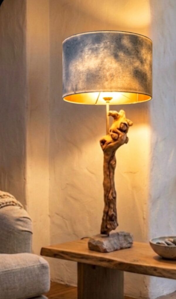 lampe en bois flotté avec abat jour recyclé (vendu sans ampoule)