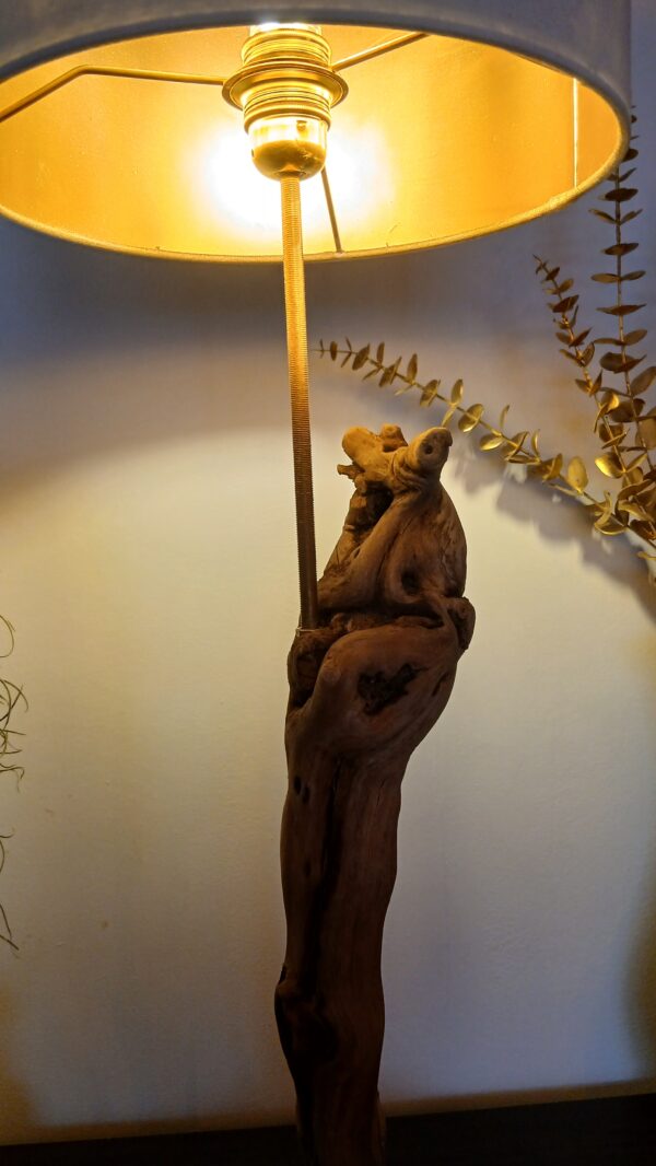 lampe en bois flotté avec abat jour recyclé (vendu sans ampoule)
