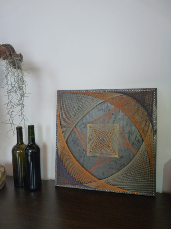 art filaire sur tableau bois recyclé avec cadre et verre de protection