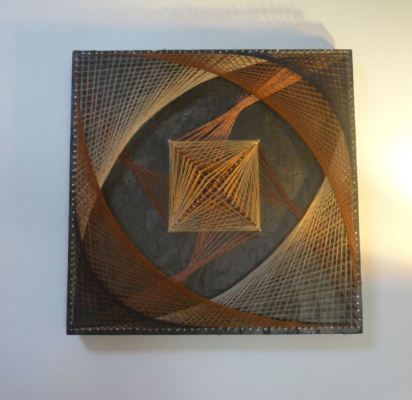 art filaire sur tableau bois recyclé avec cadre et verre de protection